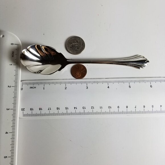 The Oneida Serving Spoon, elegant and sophisticated, made in USA - Picture 3 of 8